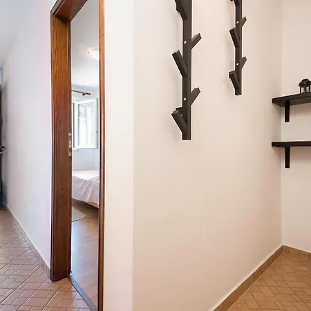 Three-bedroom In I *