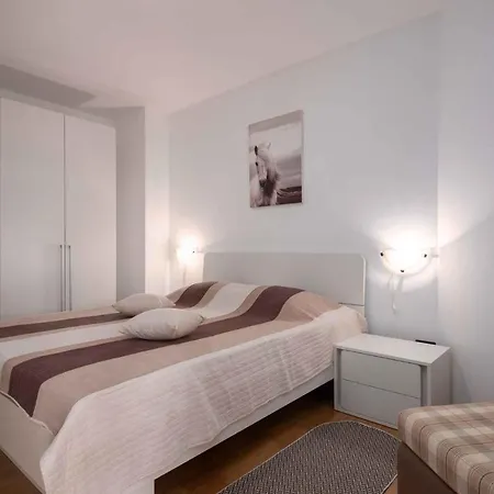 Three-bedroom In I Vrsar