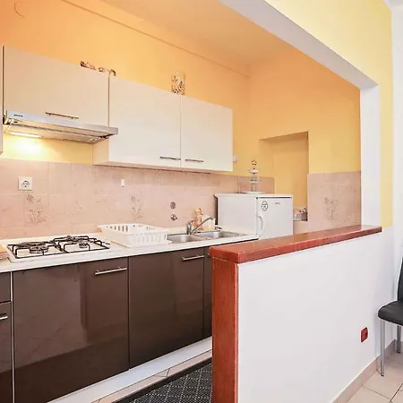 Three-bedroom In I Lägenhet *