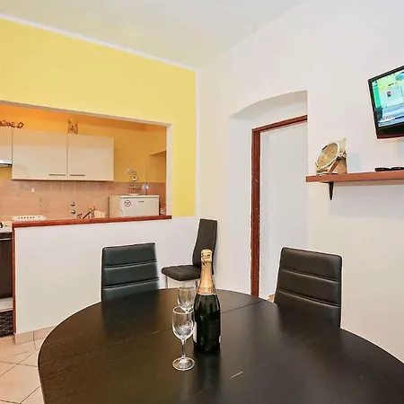 Three-bedroom In I Lägenhet Vrsar
