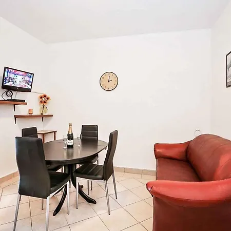 Three-bedroom In I Vrsar