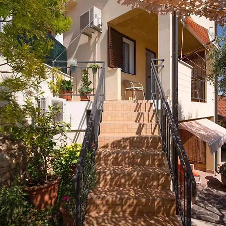 Three-bedroom In I