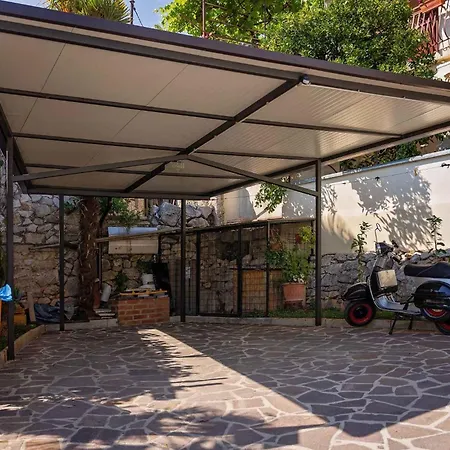 Apartment Three-bedroom In I Vrsar