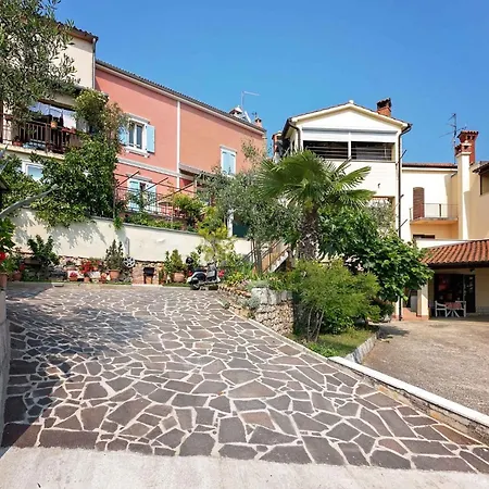 Apartment Three-bedroom In I Vrsar