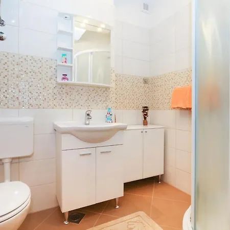 Three-bedroom In I Vrsar
